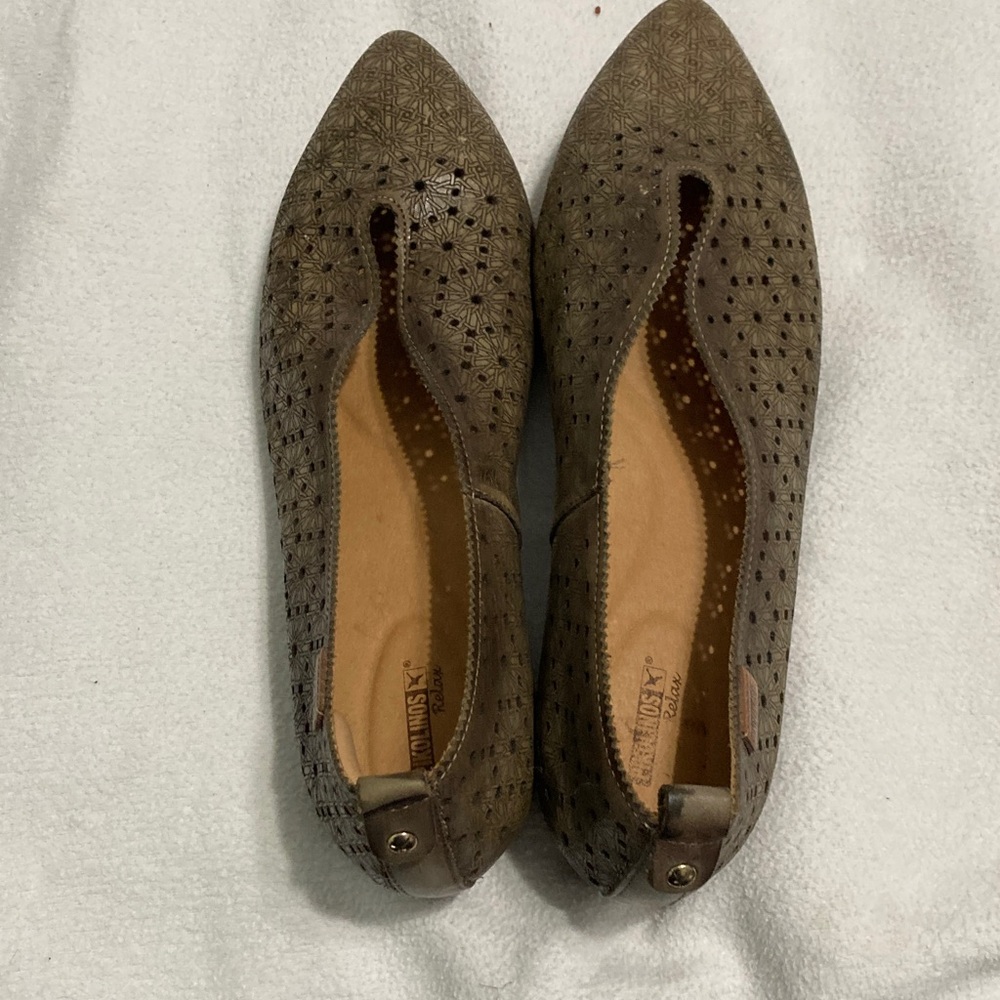 AEROSOLES Brown Laser-Cut Flats
